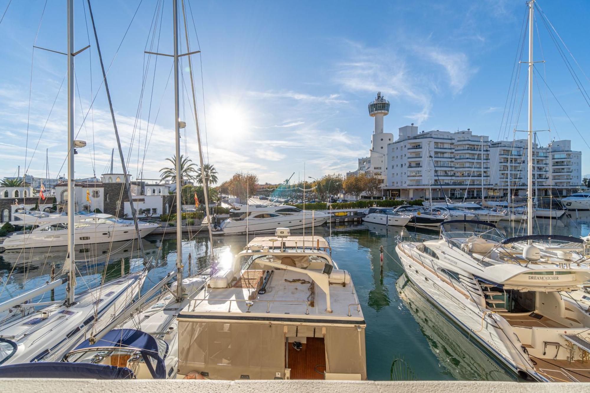 Апартаменты Moderno Apartamento Frente Al Canal Con Terrazas Эмпуриабрава Экстерьер фото